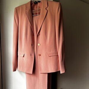 Pink silk woman suit by Chaus